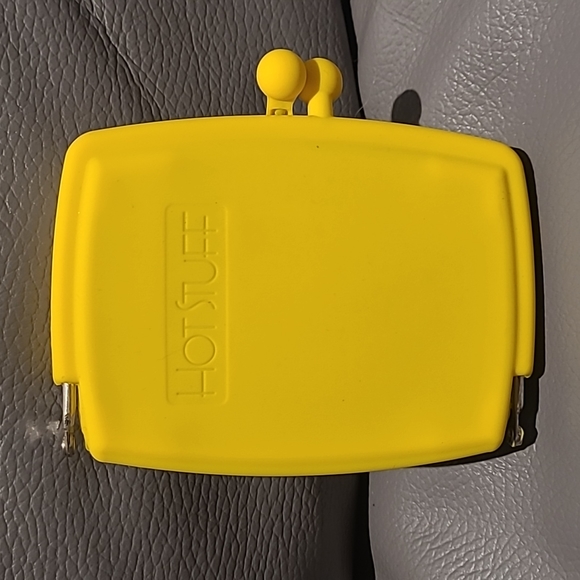 Hot Stuff eyeshadow and lipgloss compact with mirror - Picture 3 of 3